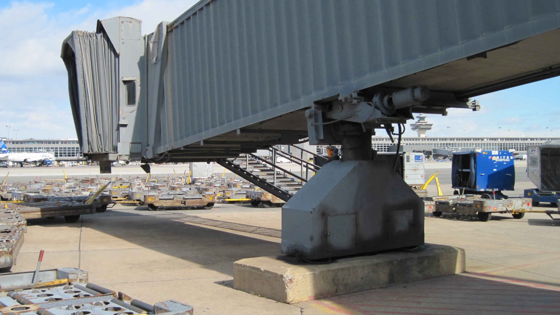 CD Concourse Passenger Boarding Bridges- IAD 1